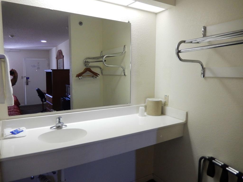 6-azle, Tx Hotel 3*