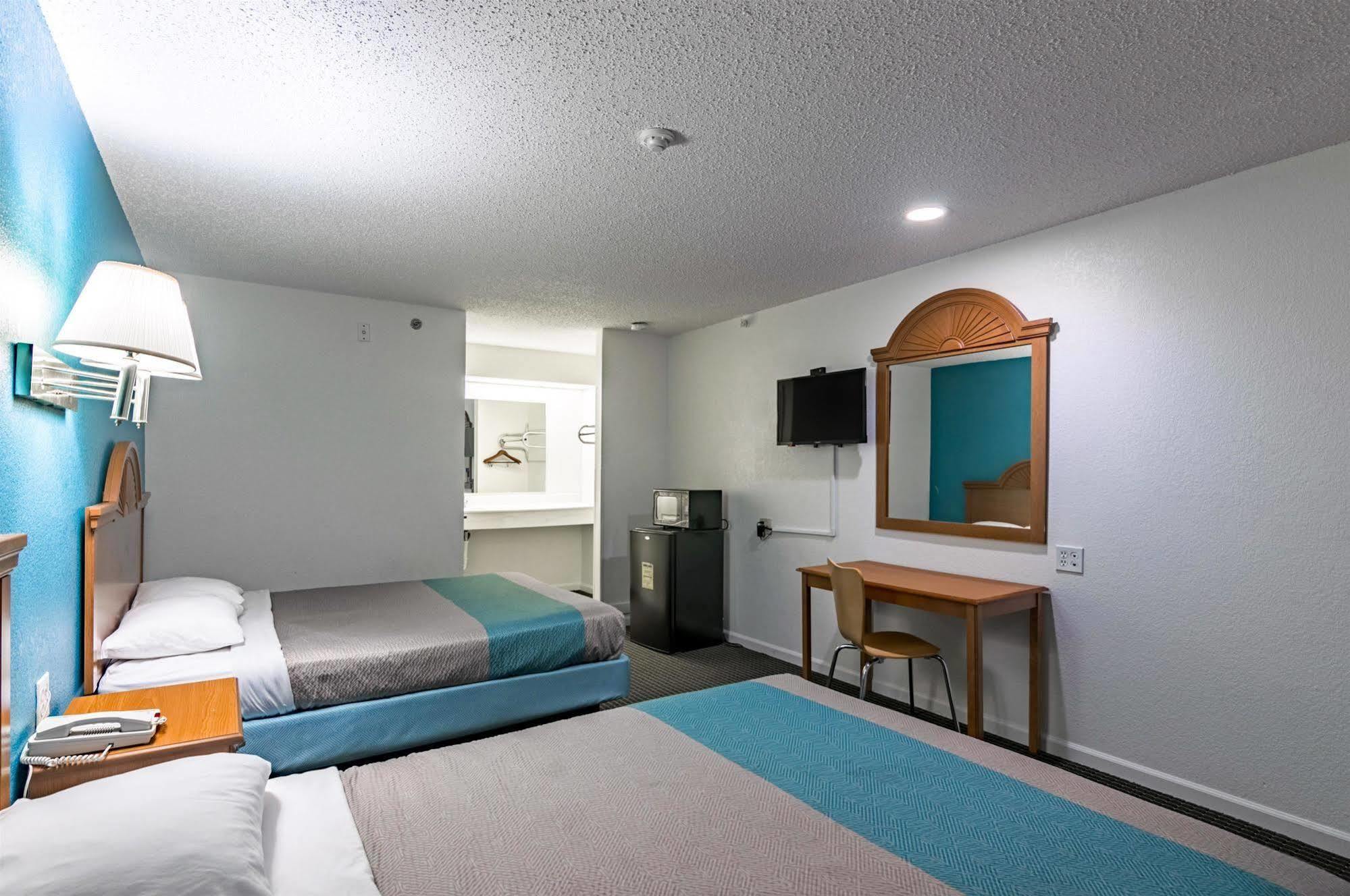 6-azle, Tx Hotel