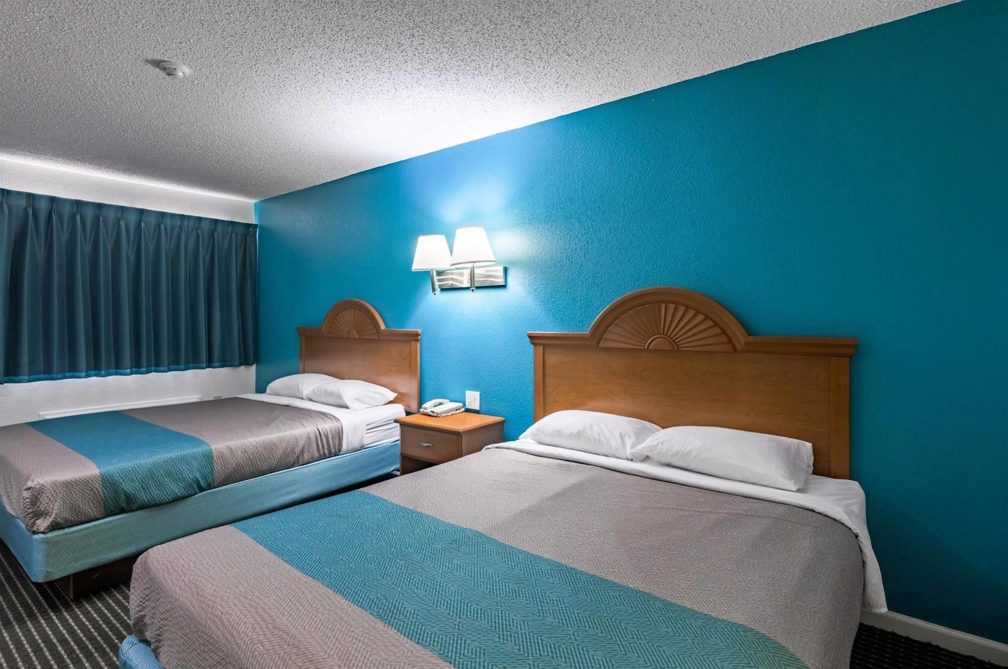 Hotel 6-azle, Tx 2*