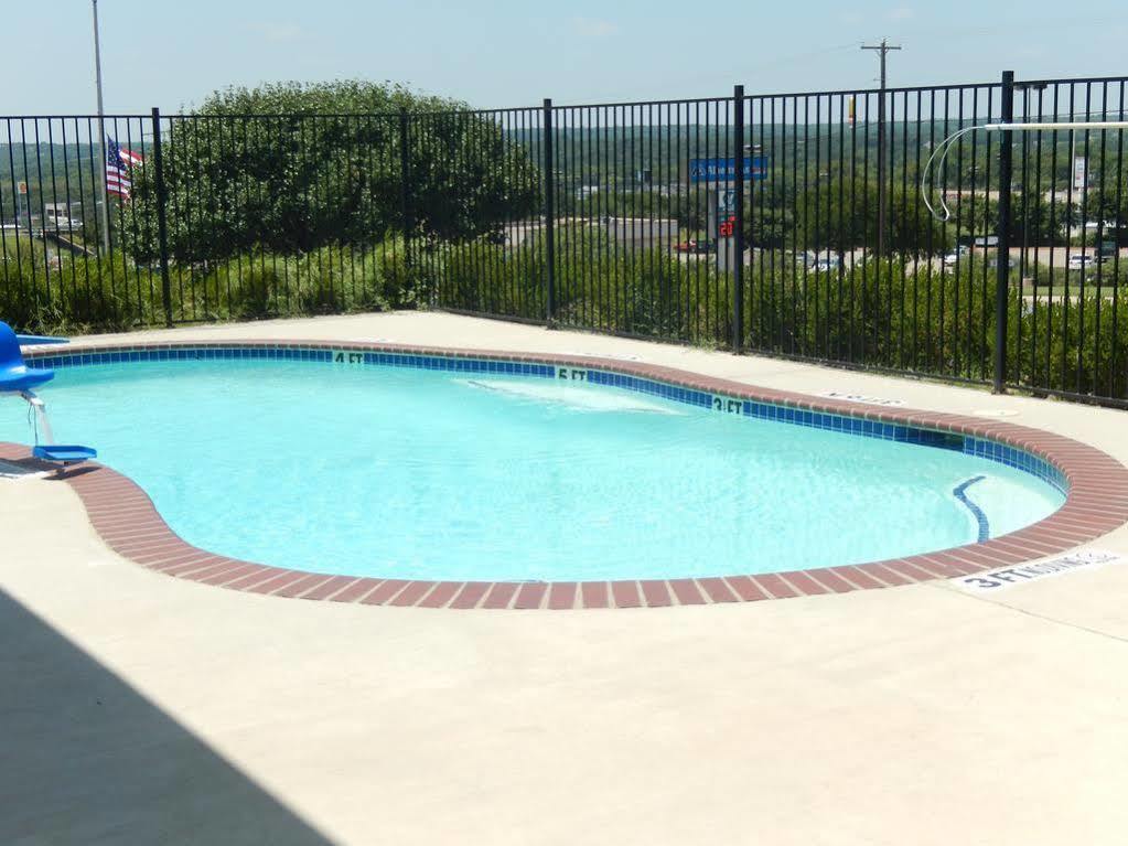 Hotel 6-azle, Tx 3*